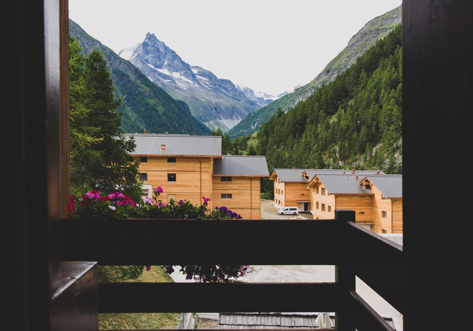Europe Lodge *